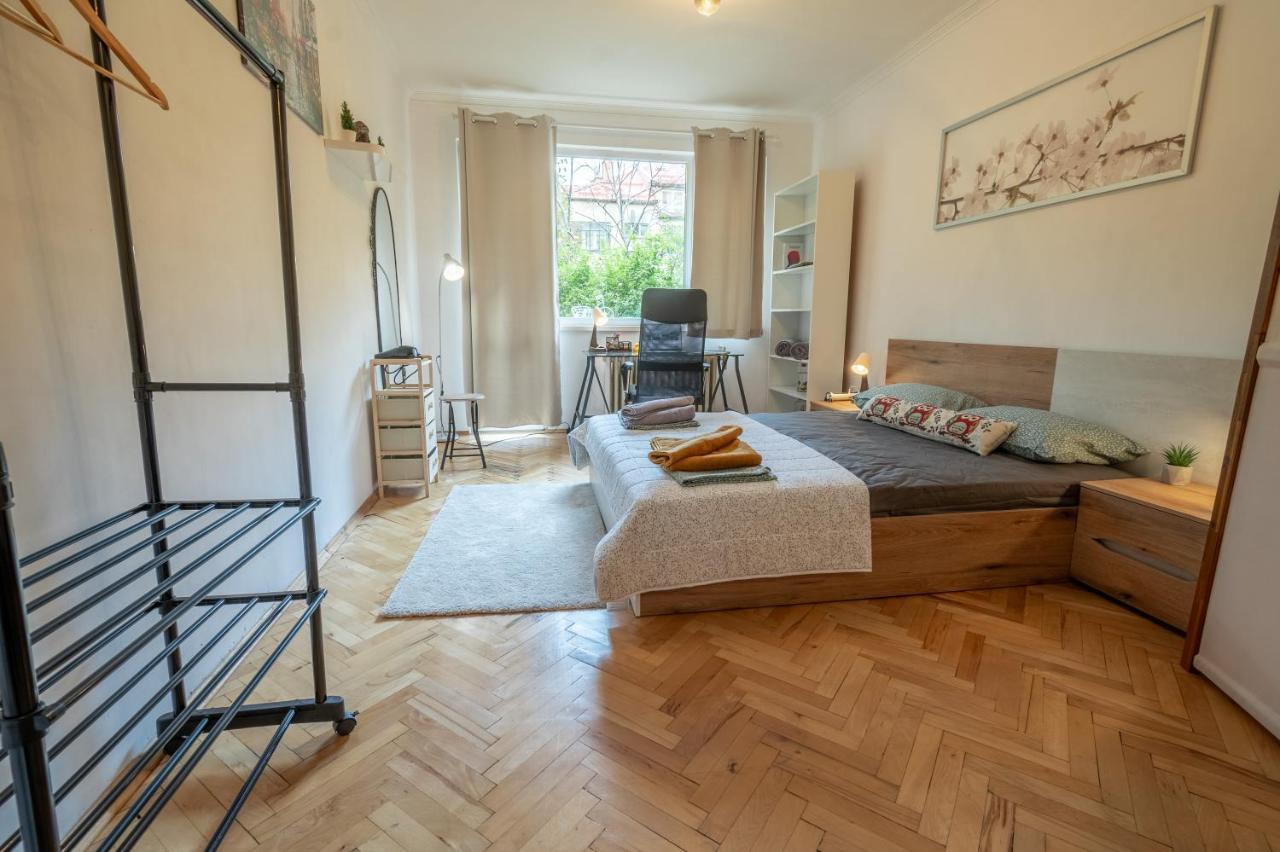 Vivid By Ndk And Vitosha Blvd With Free Secured Parking And Ac Apartament